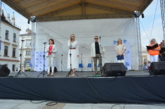 Od lewej: K. Stachowska, Dorota Nowak-Maluchnik, prof. G. Ostasz,